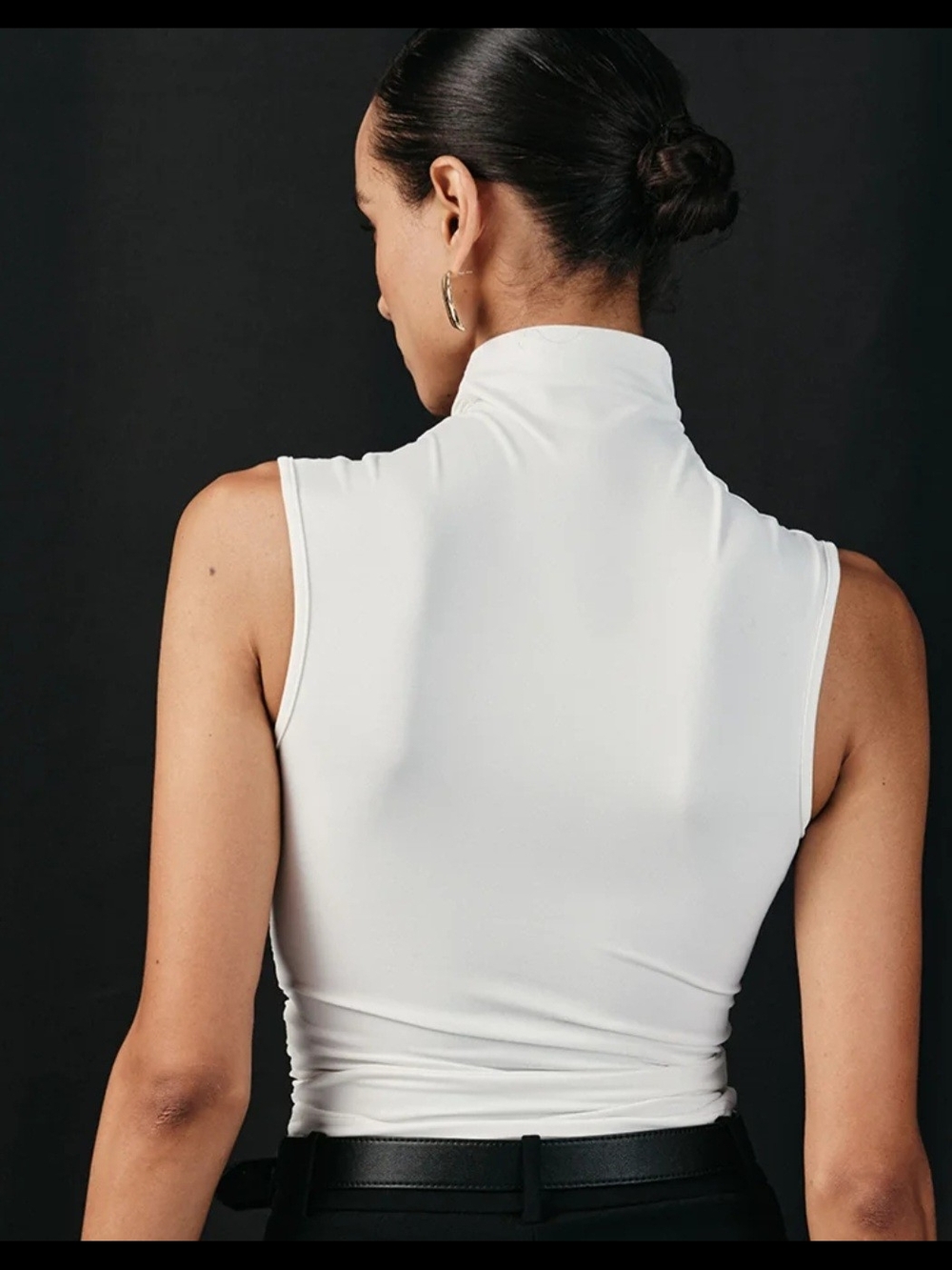 Cross Neck Ruched Fitted Tank Top - Picture 3 of 6